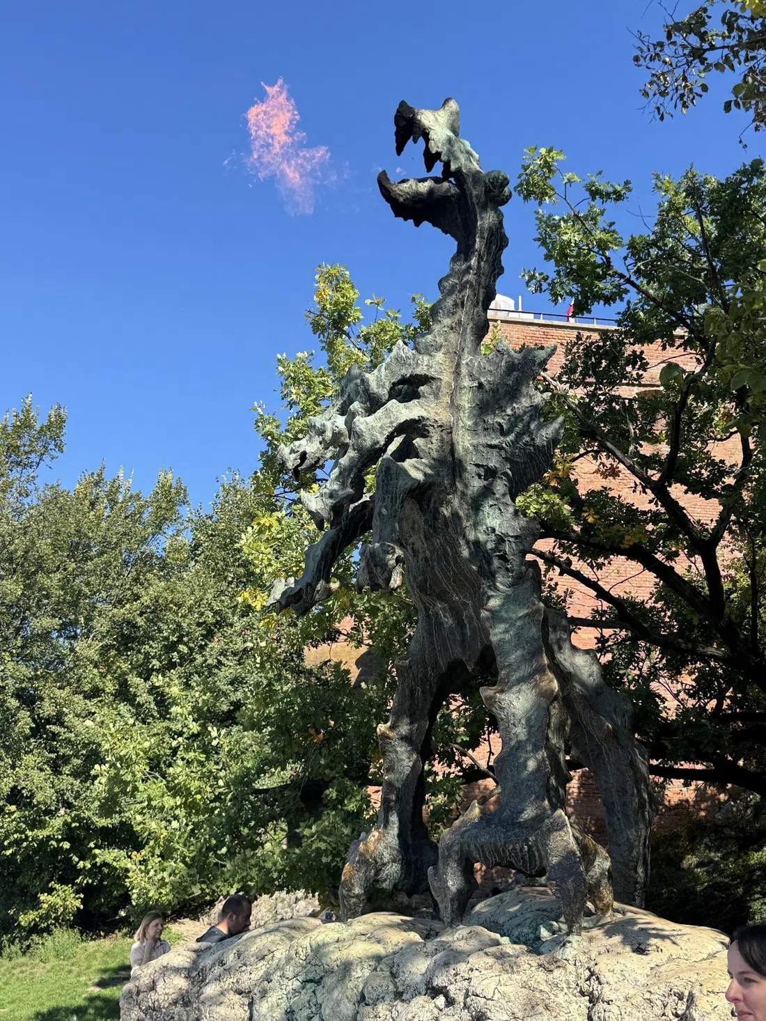 Statue du Dragon du Wawel (Smok Wawelski) par Bronisław Chromy, Cracovie