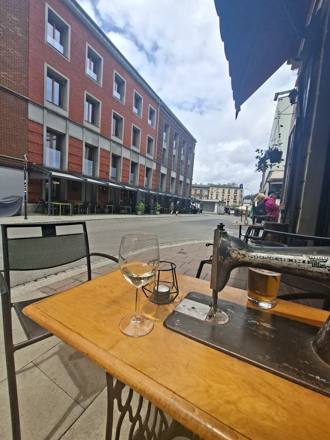 Singer Café, Cracovia