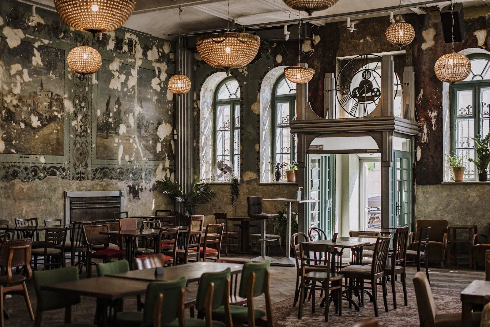 Hevre, Krakow